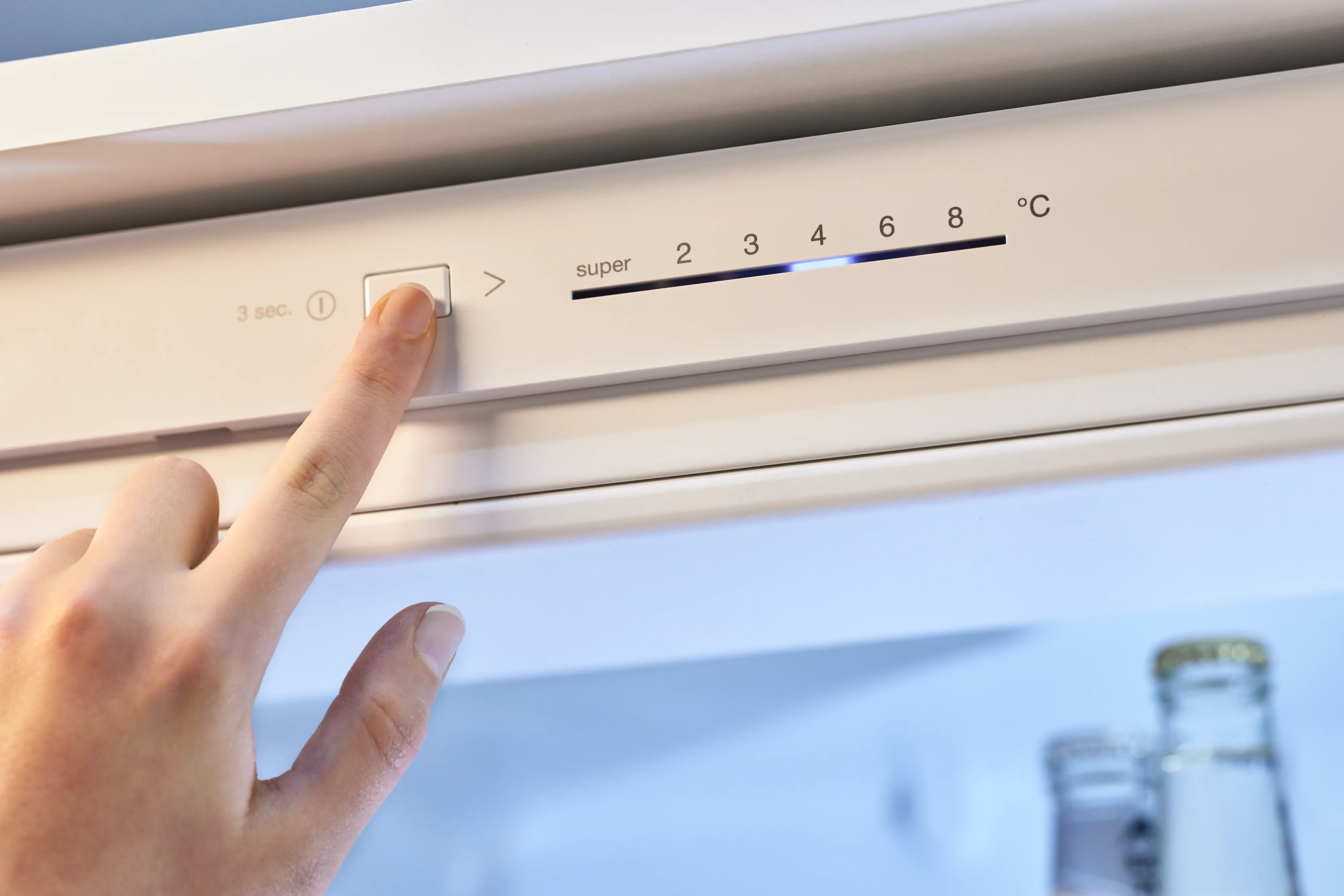 CONSTRUCTA CK131NSE0 Einbau-Kühlschrank 122 cm LED-Touch EcoAirFlow weiß